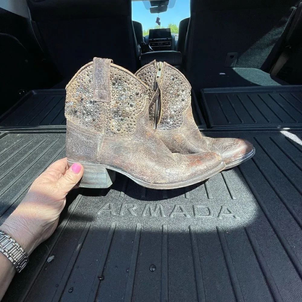 Sentra Distressed Booties